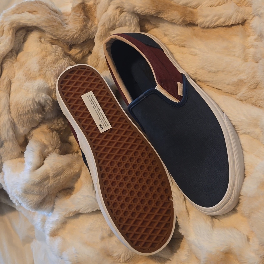 Vans "off the wall" slip on shoe. NEW!!